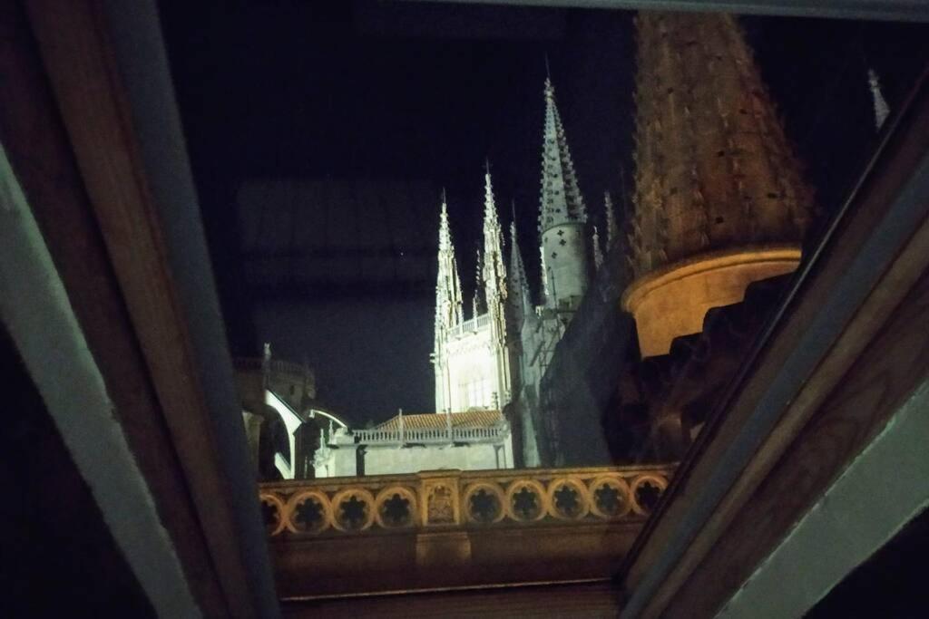 Buhardilla Con Vistas A La Catedral Apartment Burgos Bagian luar foto