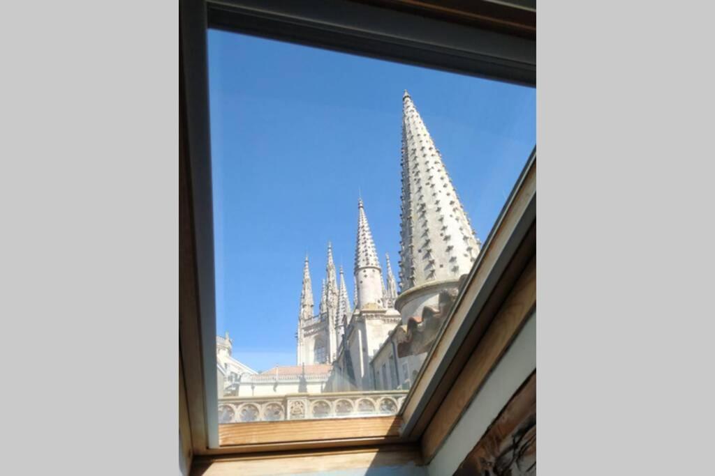 Buhardilla Con Vistas A La Catedral Apartment Burgos Bagian luar foto