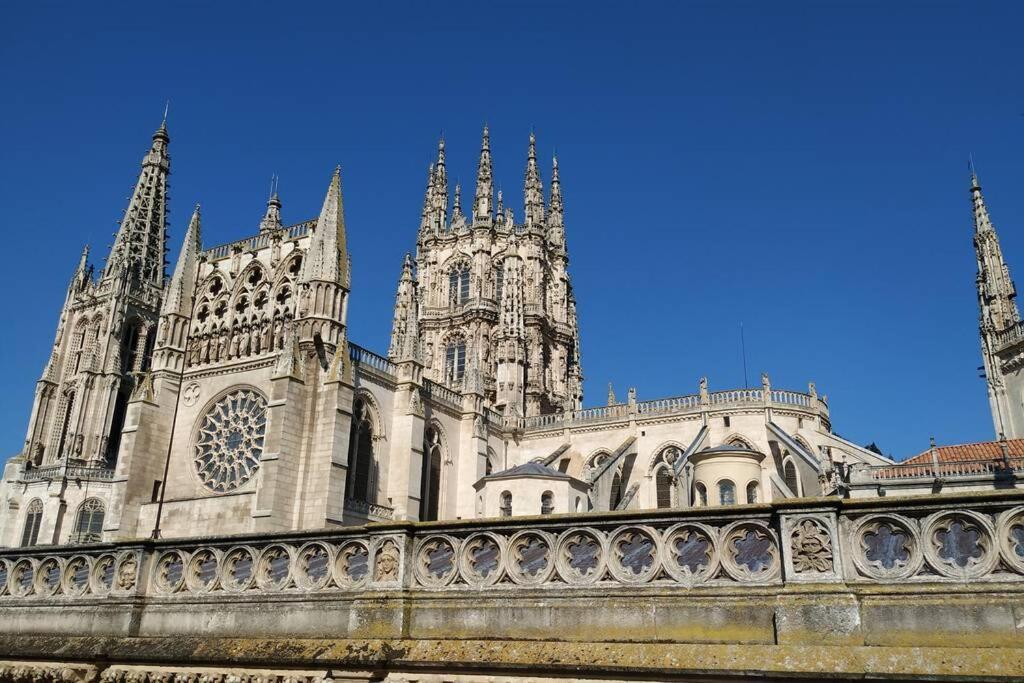 Buhardilla Con Vistas A La Catedral Apartment Burgos Bagian luar foto