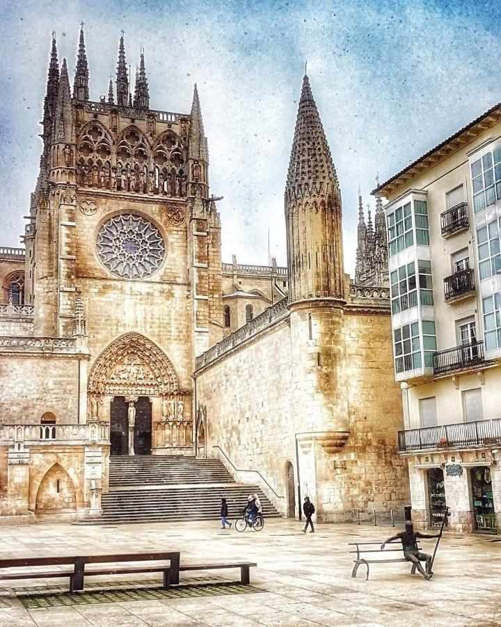 Buhardilla Con Vistas A La Catedral Apartment Burgos Bagian luar foto